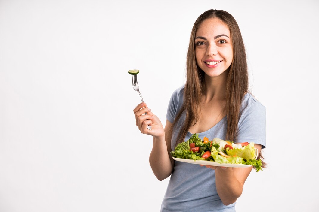 medium-shot-woman-holding-salad_23-2148256139